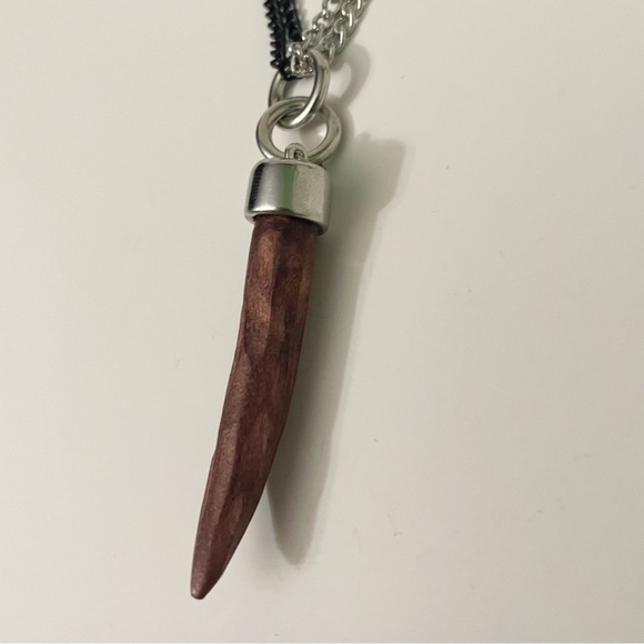 Guess Two Tone Chain Wood Look Horn Necklace - Picture 3 of 16